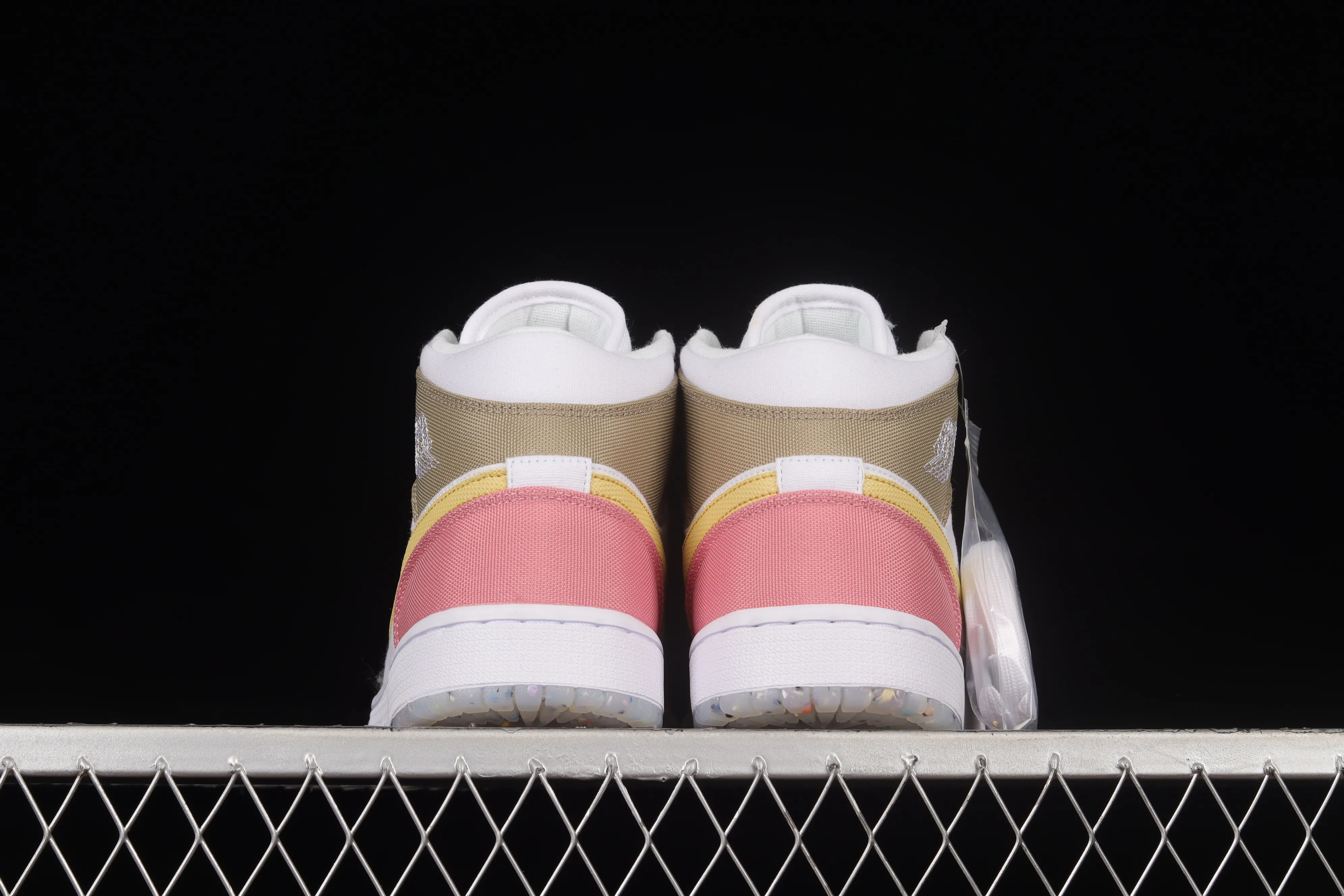 All categories Air Jordan Jordan series basketball shoes Air Jordan 1 Mid Air Jordan 1 Mid AJ1 candy powder Zhongbang basketball shoes DJ0338-100